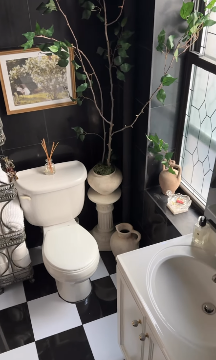 Carly | MY NYC APARTMENT renter-friendly bathroom update